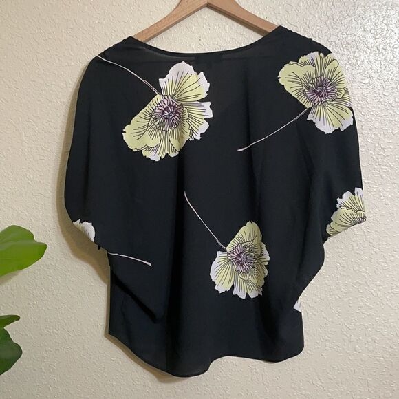 1. STATE | floral top v-neck top - Picture 4 of 8